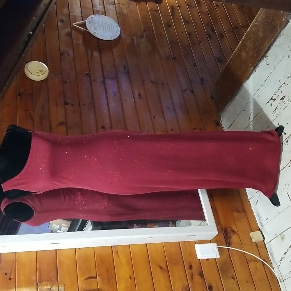 TATTOO BRAND VINTAGE LONG RED SPARKLY GOWN SIZE SMALL